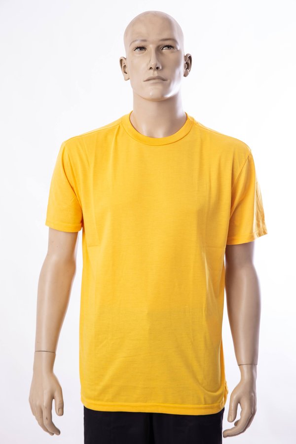 Camiseta básica amarelo ouro.