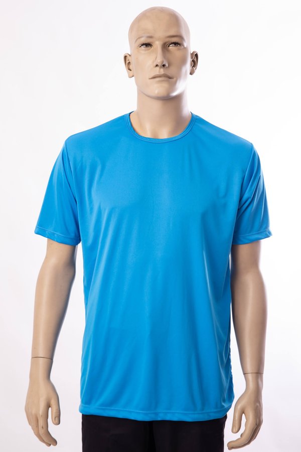 Camiseta básica azul turquesa.