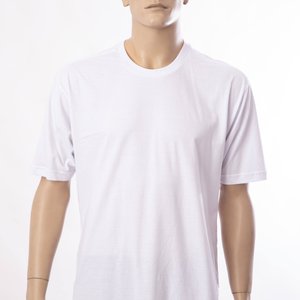 Camiseta básica branca.