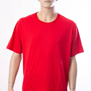Camiseta básica vermelha .