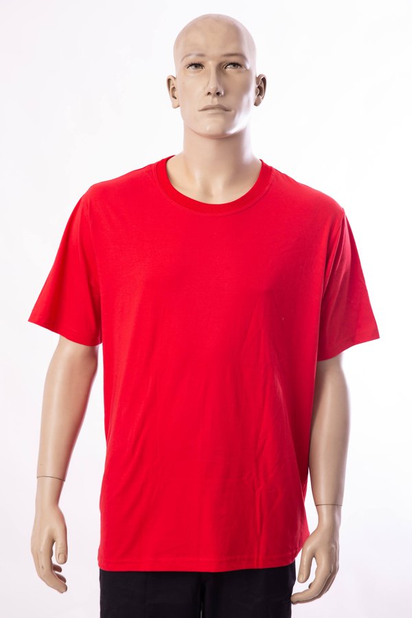 Camiseta básica vermelha .